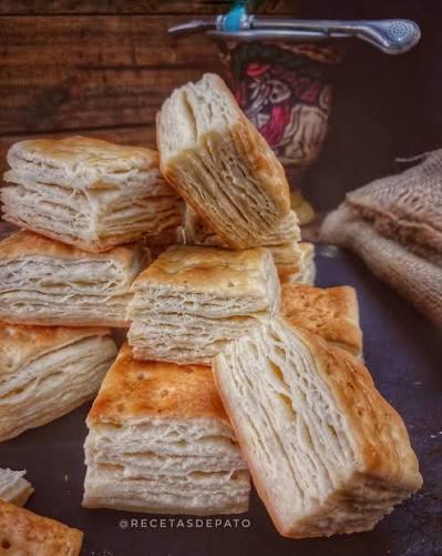 BIZCOCHOS HOJALDRE/CHICHARRON